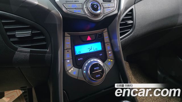 Hyundai AVANTE 2014 — photo 23
