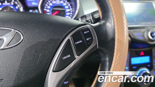 Hyundai AVANTE 2014 — photo 24