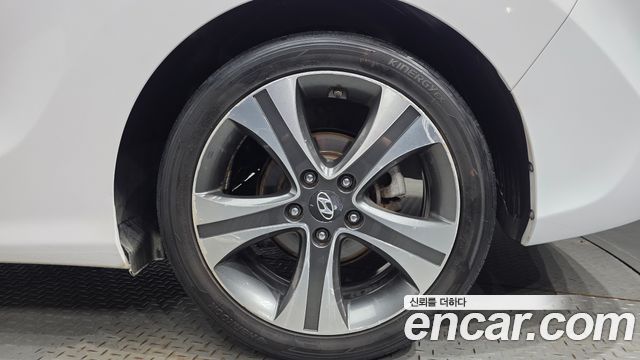 Hyundai AVANTE 2014 — photo 7