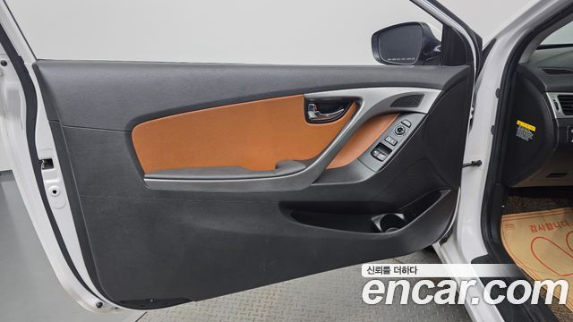 Hyundai AVANTE 2014 — photo 14