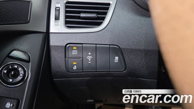 Hyundai AVANTE 2014 — photo 28