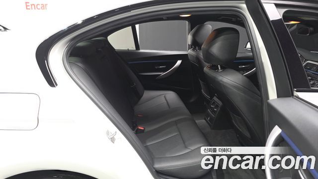 BMW 3-Series 2017 — photo 12