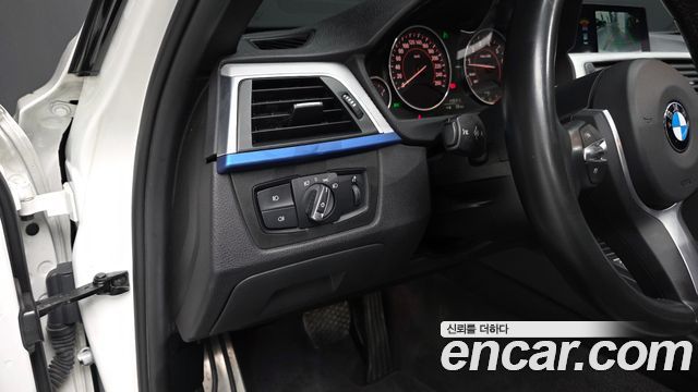 BMW 3-Series 2017 — photo 13