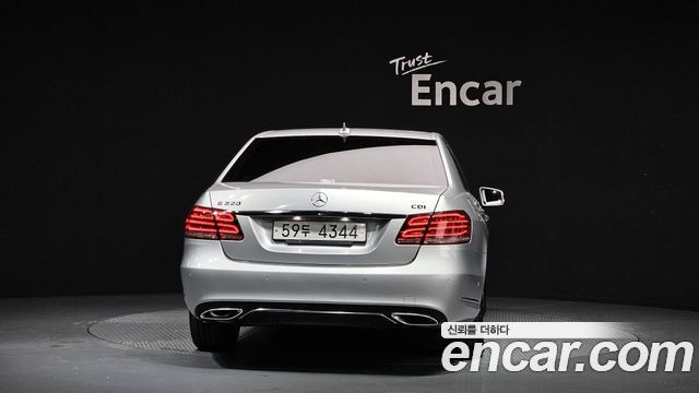 Mercedes-Benz E-Class 2014 — photo 4