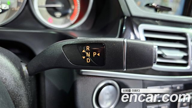 Mercedes-Benz E-Class 2014 — photo 9