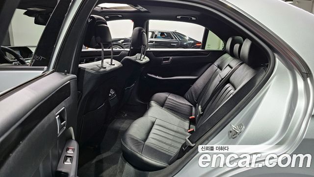 Mercedes-Benz E-Class 2014 — photo 11