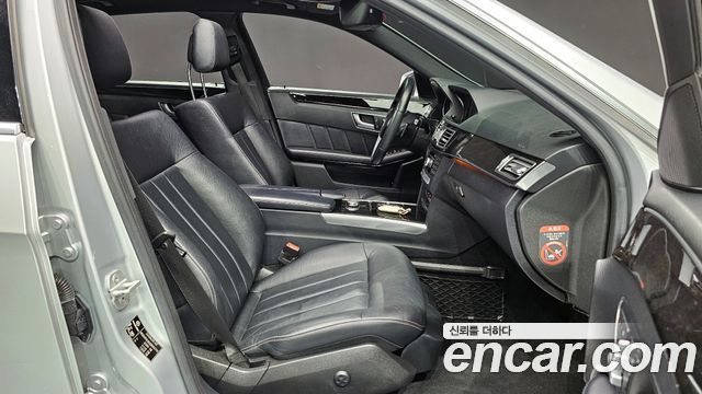 Mercedes-Benz E-Class 2014 — photo 12