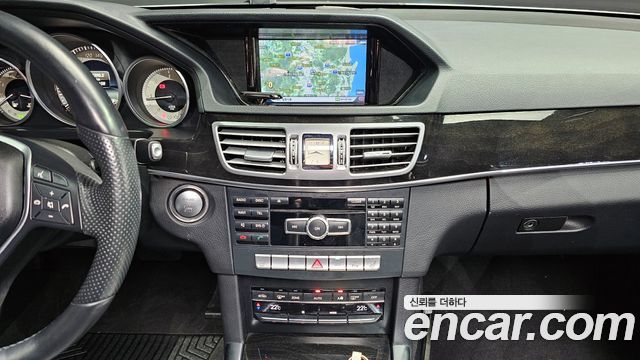 Mercedes-Benz E-Class 2014 — photo 13