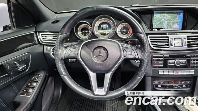 Mercedes-Benz E-Class 2014 — photo 15