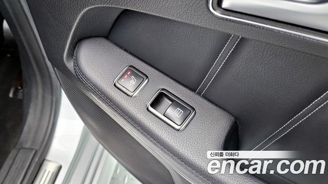 Mercedes-Benz E-Class 2014 — photo 16