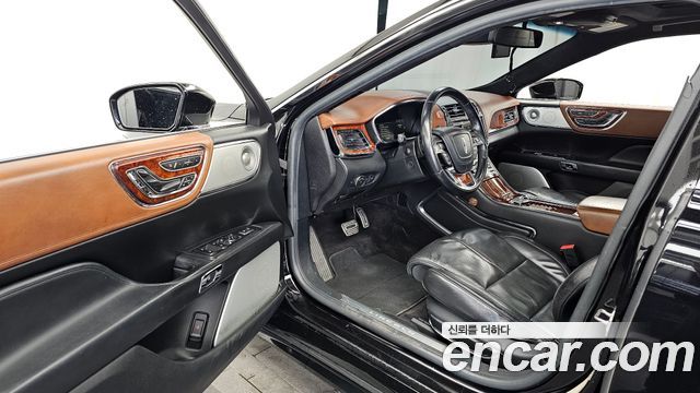 Lincoln Continental 2017 — photo 10