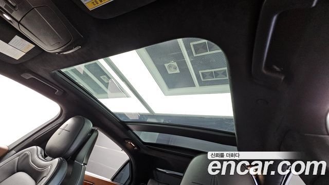 Lincoln Continental 2017 — photo 18