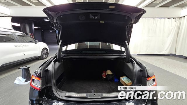 Lincoln Continental 2017 — photo 20