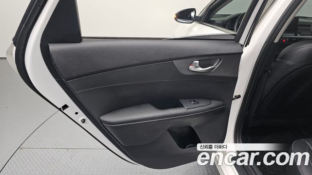 Kia K3 2019 — photo 15