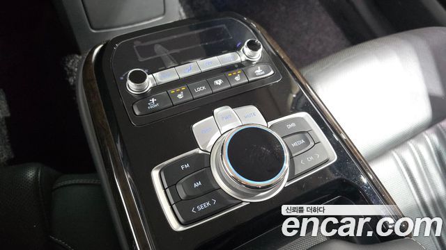 Genesis G90 2019 — photo 25