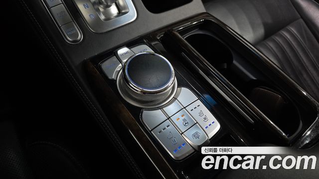 Genesis G90 2019 — photo 32