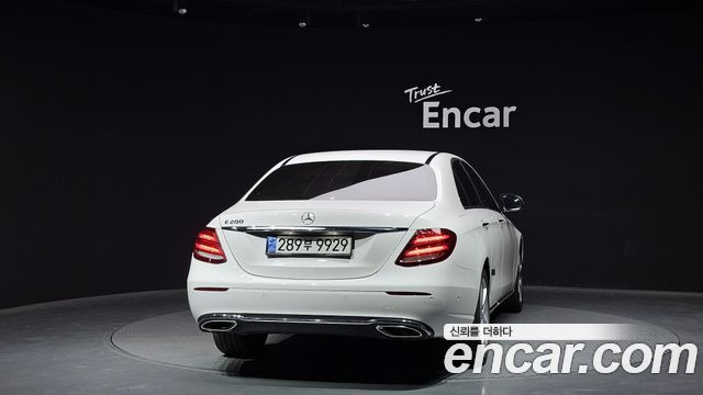 Mercedes-Benz E-Class 2018 — photo 4