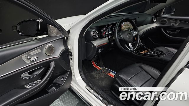 Mercedes-Benz E-Class 2018 — photo 10