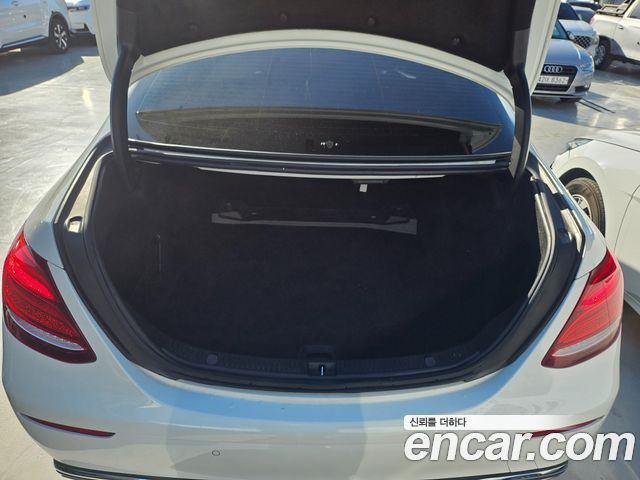 Mercedes-Benz E-Class 2018 — photo 20