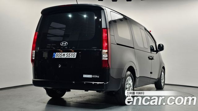 Hyundai Staria 2025 — photo 2