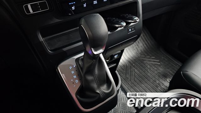 Hyundai Staria 2025 — photo 12