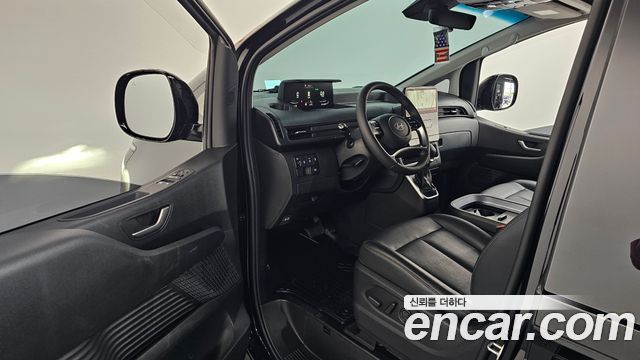Hyundai Staria 2025 — photo 13