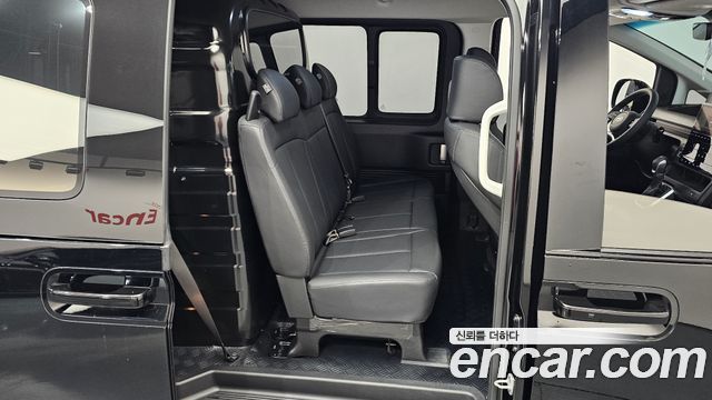 Hyundai Staria 2025 — photo 17