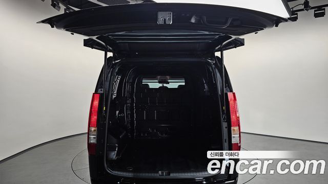 Hyundai Staria 2025 — photo 23