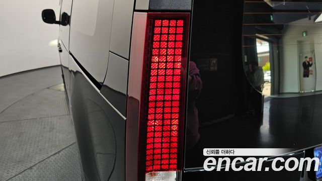Hyundai Staria 2025 — photo 9