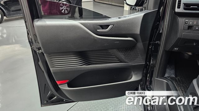 Hyundai Staria 2025 — photo 14