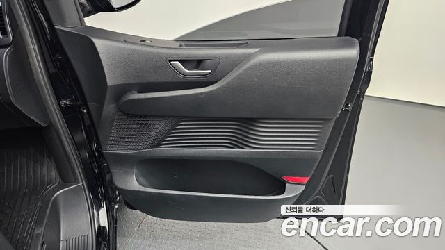 Hyundai Staria 2025 — photo 15