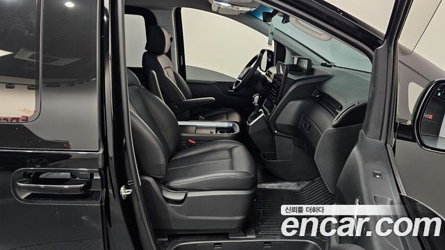 Hyundai Staria 2025 — photo 16