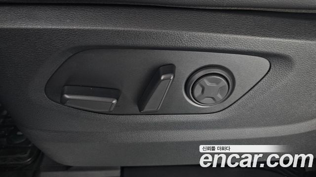 Hyundai Staria 2025 — photo 32