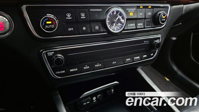 Kia K7 2016 — photo 17