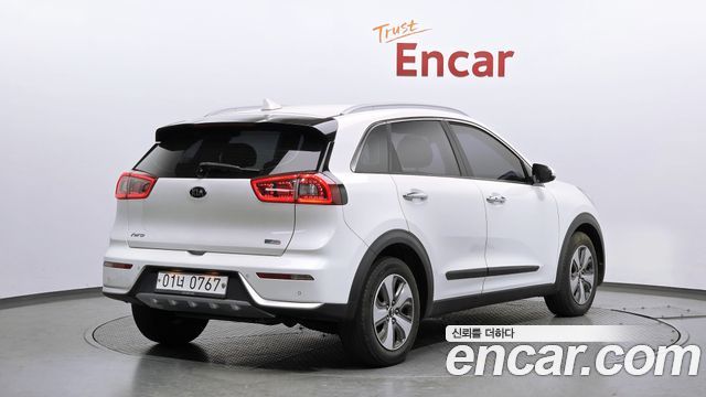 Kia Niro 2017 — photo 2