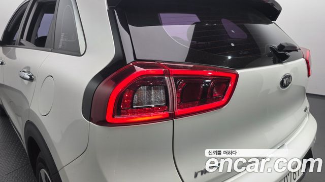 Kia Niro 2017 — photo 9