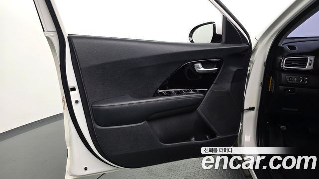 Kia Niro 2017 — photo 14