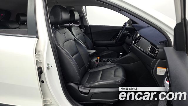 Kia Niro 2017 — photo 16