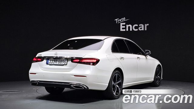 Mercedes-Benz E-Class 2021 — photo 2