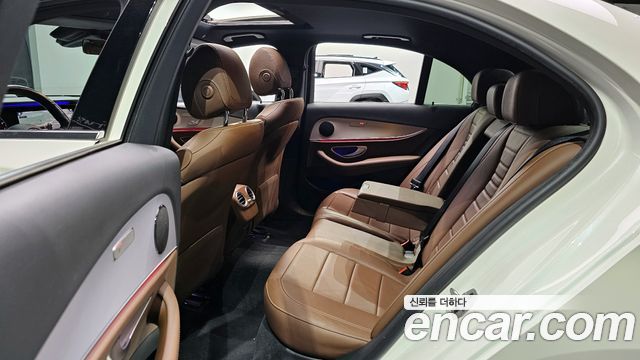 Mercedes-Benz E-Class 2021 — photo 11