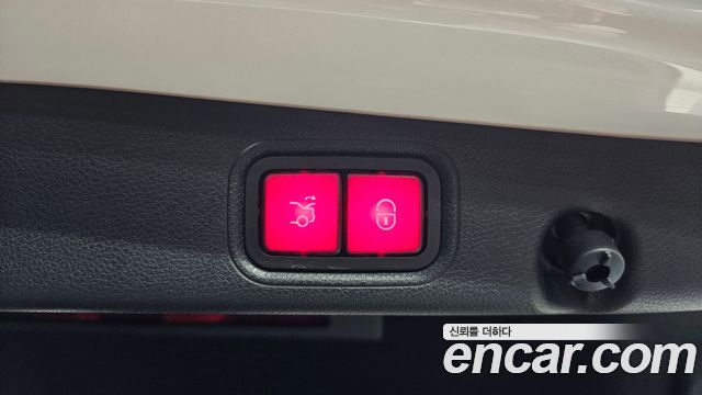 Mercedes-Benz E-Class 2021 — photo 18