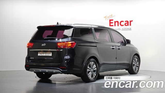 Kia Canival 2019 — photo 2