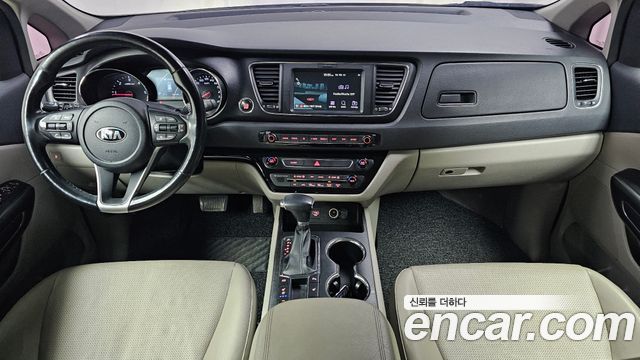 Kia Canival 2019 — photo 7