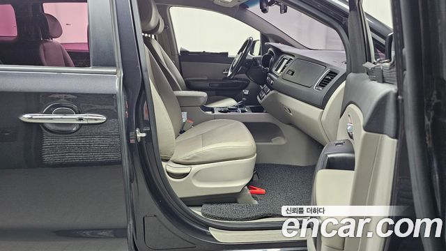 Kia Canival 2019 — photo 11