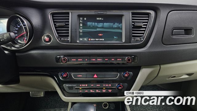 Kia Canival 2019 — photo 16