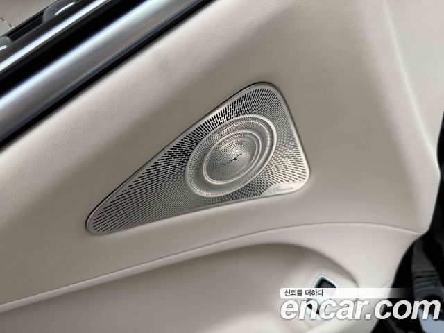 Mercedes-Benz S-Class 2025 — photo 9