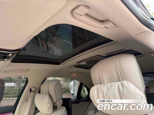 Mercedes-Benz S-Class 2025 — photo 17
