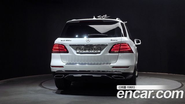 Mercedes-Benz GLE-Class 2018 — photo 4