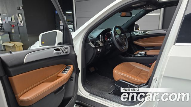 Mercedes-Benz GLE-Class 2018 — photo 13