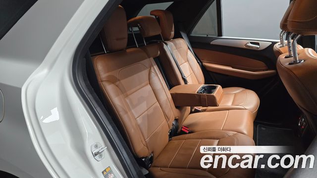 Mercedes-Benz GLE-Class 2018 — photo 17